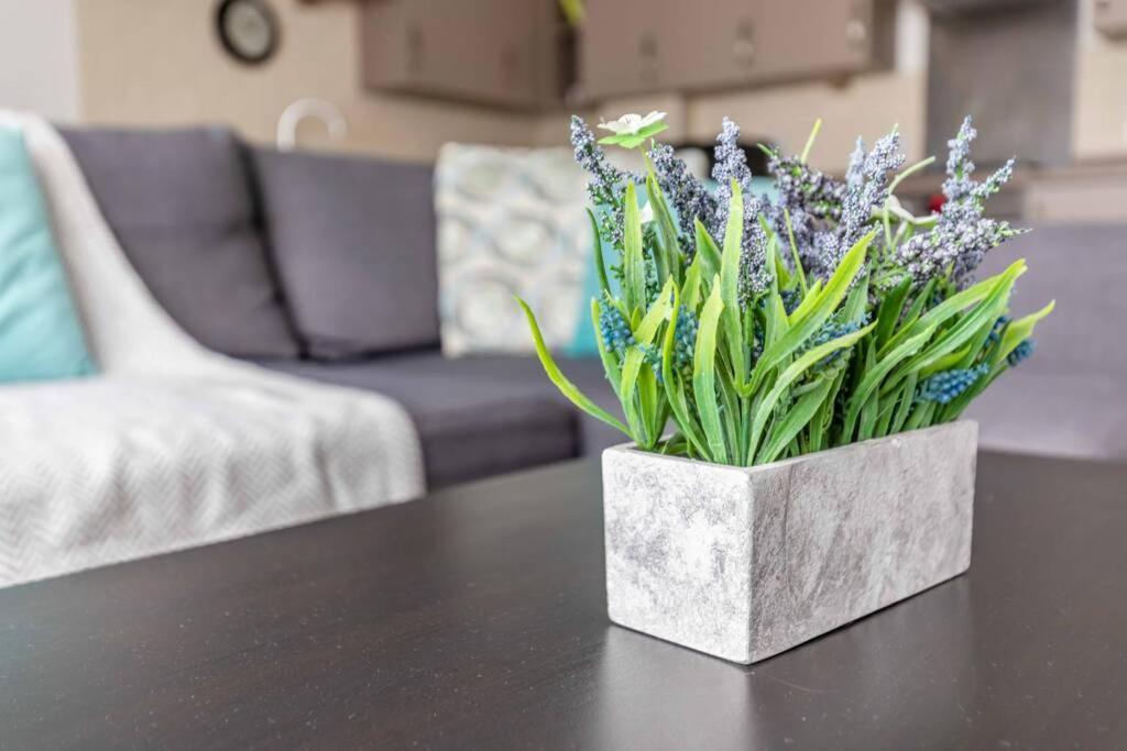 2 Bed & 2 Bath Cosy Apartment Slough- Free Parking 외부 사진