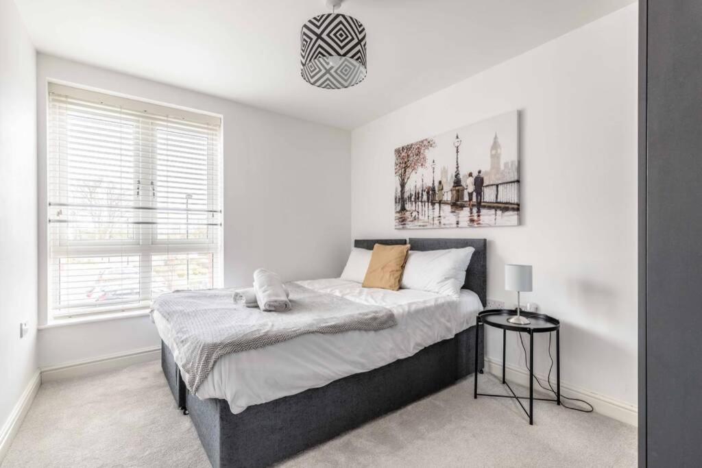 2 Bed & 2 Bath Cosy Apartment Slough- Free Parking 외부 사진